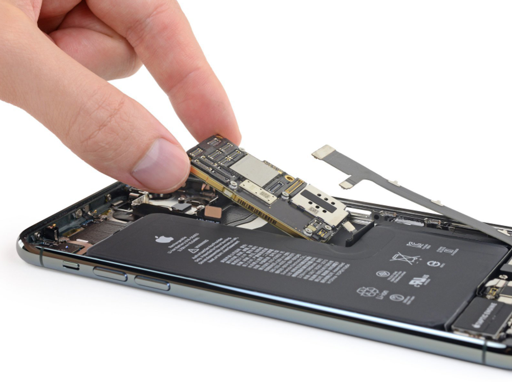 Ремонт материнской платы iPhone 11 Pro Max