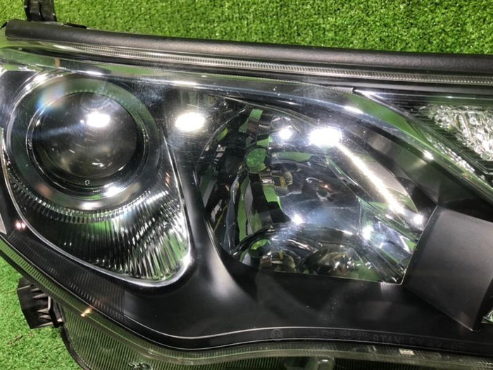 Фара правая Toyota RAV 4 ca40 (2012-2015) ксенон