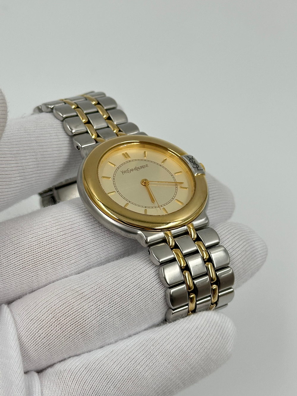 Часы Yves Saint Laurent