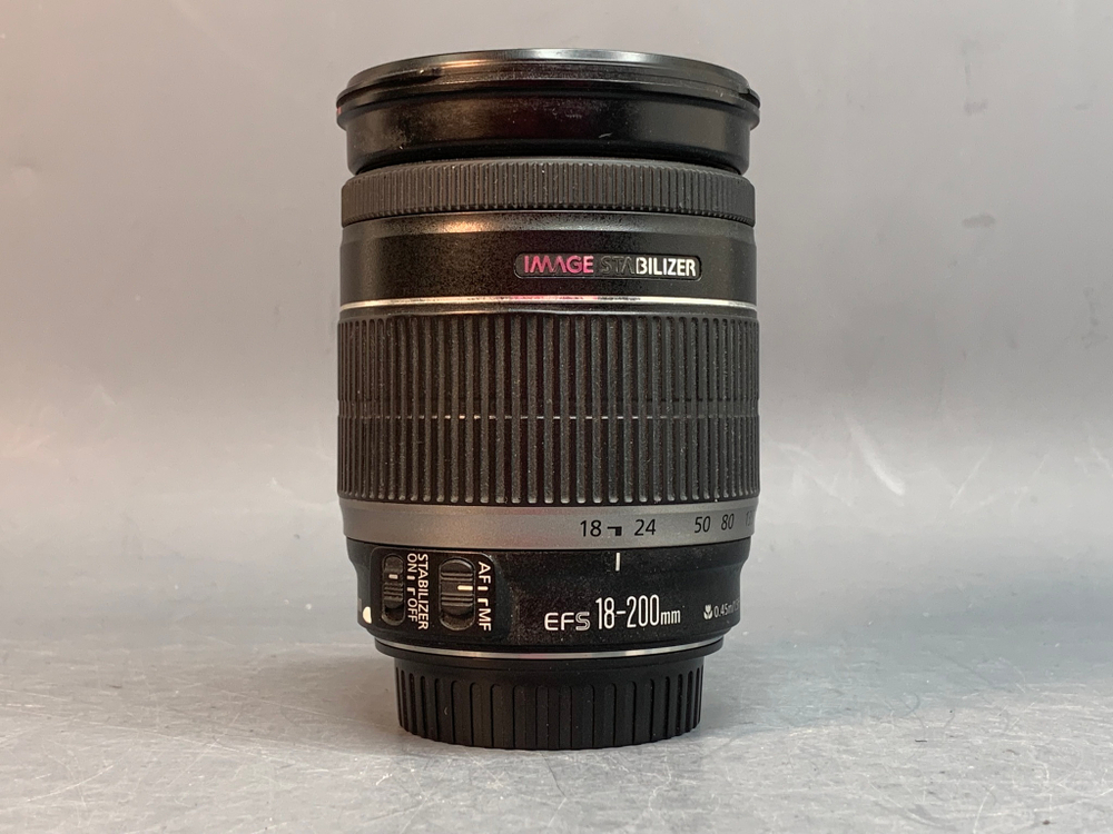 Canon EF-S 18-200mm 3.5-5.6 IS