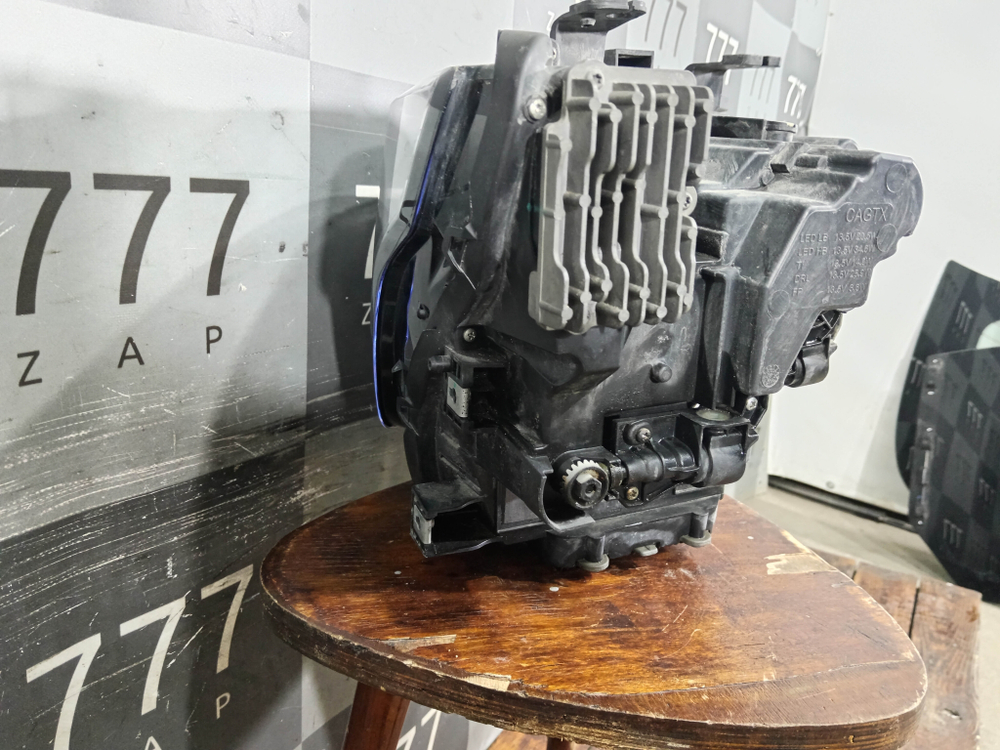 Фара левая LED Tank 500 21-нв Б/У Оригинал 4121104XKV3AA