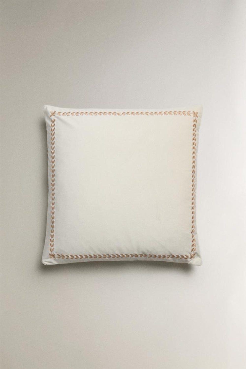 ZARA HOME ЧЕХОЛ ДЛЯ ДЕКОРАТИВНОЙ ПОДУШКИ С КОНТРАСТНОЙ КАЙМОЙ, КРЕМОВЫЙ