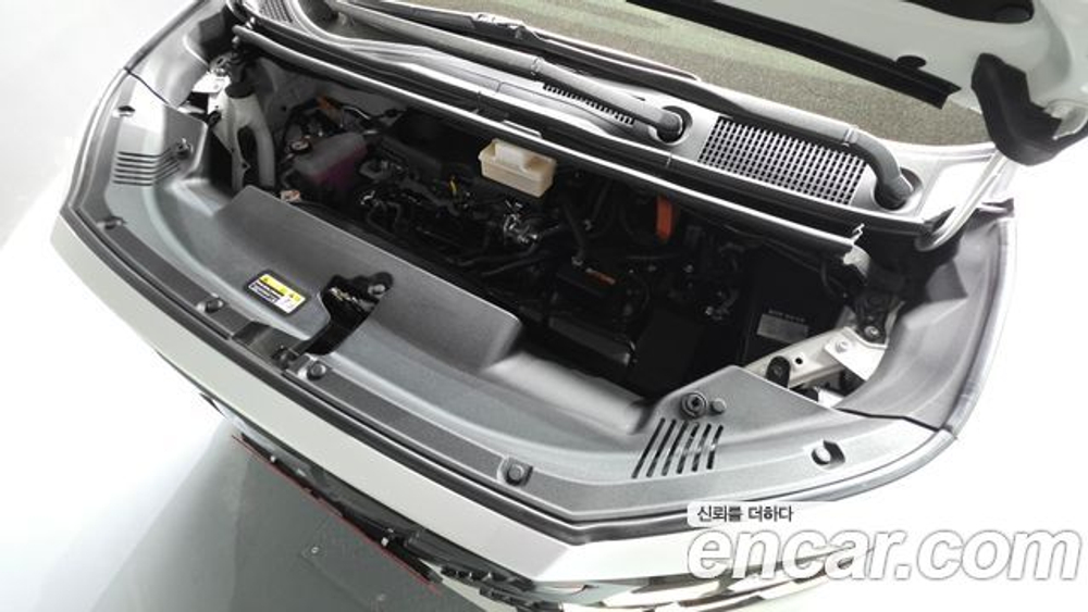 Toyota Alphard 2.5 HEV Executive AWD — 2024