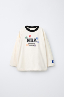 ZARA ФУТБОЛКА С ПРИНТОМ NBA — MULTI TEAMS, ЭКРЮ