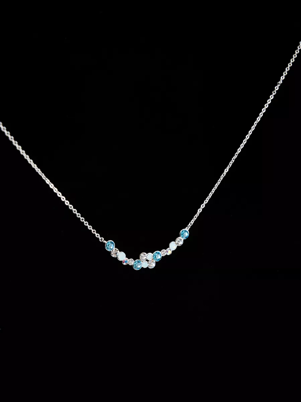 Тонкое колье Млечный путь с голубыми кристаллами Swarovski