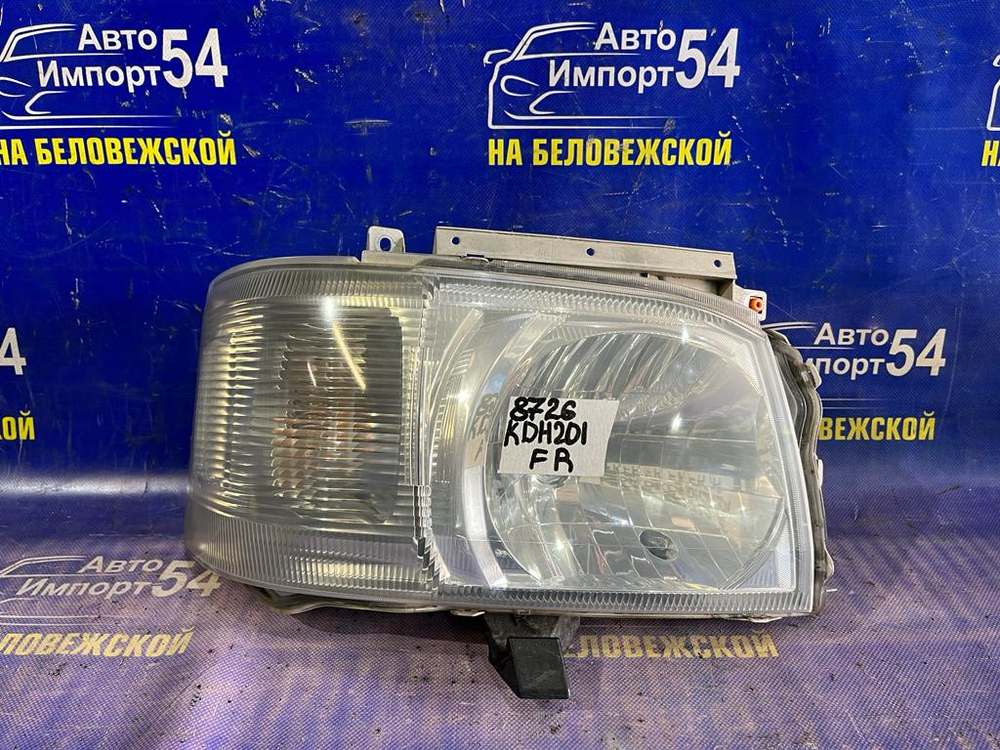Фара передняя правая TOYOTA HIACE 2004-2010