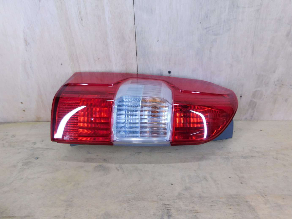 стоп левый Toyota Probox NSP160 NCP160 52-280