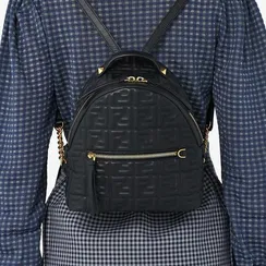 Мини-рюкзак Fendi из кожи с тисненым узором FF черный