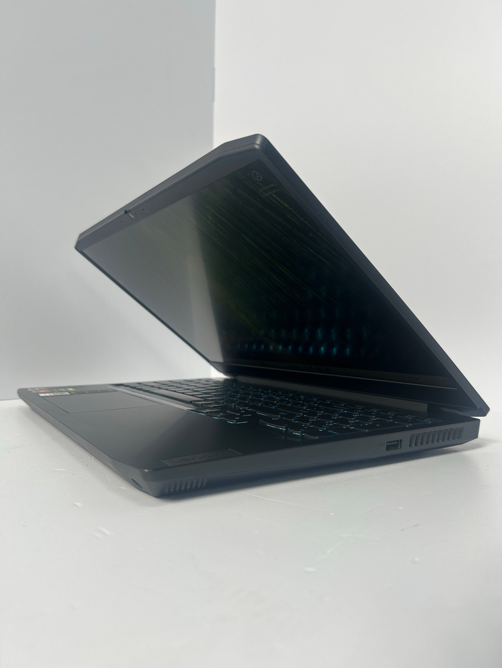 Ноутбук игровой Lenovo IP Gaming 3 15ARH05 (82EY009HRK) 15.6"/AMD Ryzen 5 4600H/RAM 8GB DDR4/256GB SSD/NVIDIA GeForce GTX 1650 4GB/1920х1080/IPS/DOS/Подсветка кл-ры: LED/Цвет черный. Состояние: C1