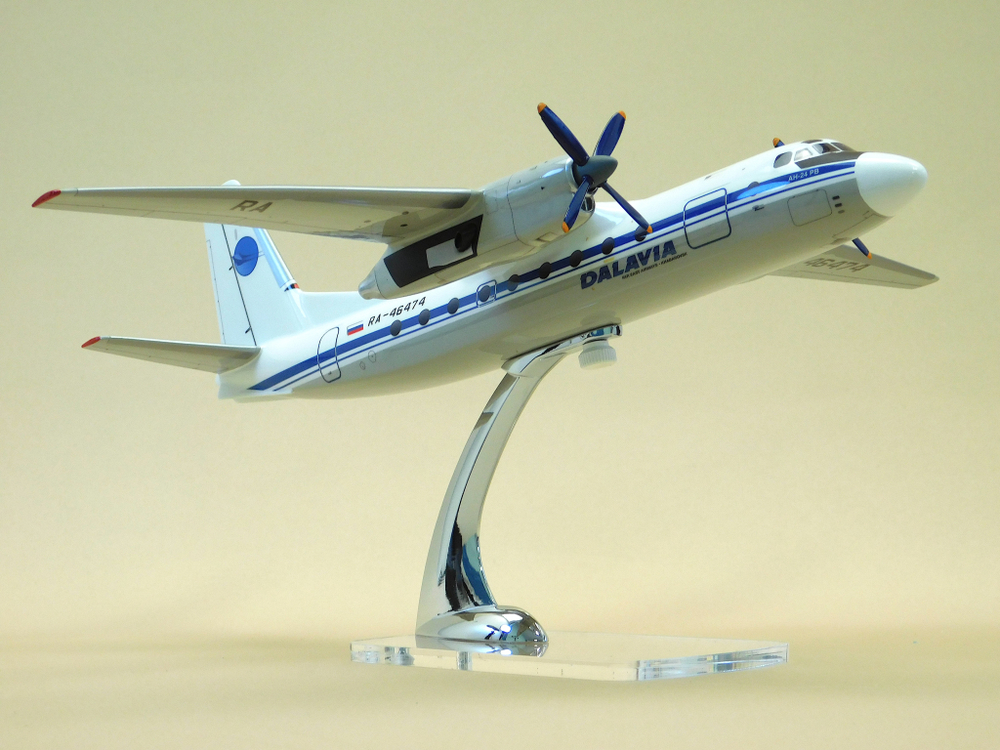 Модель самолета Ан-24РВ (М1:72, Дальавиа)