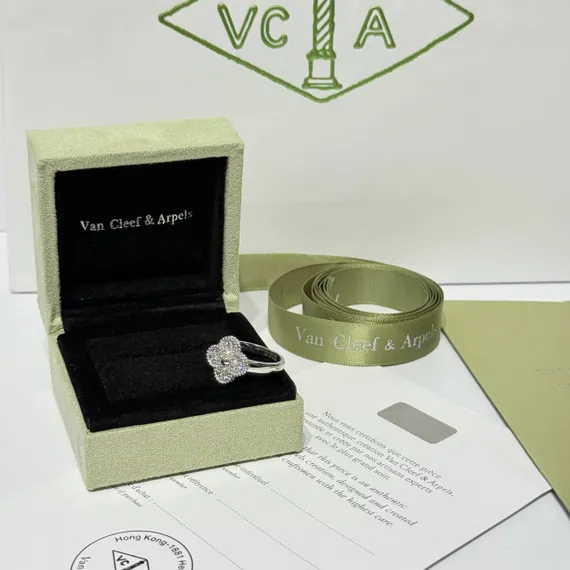 Кольцо Van Cleef &amp; Arpels Alhambra