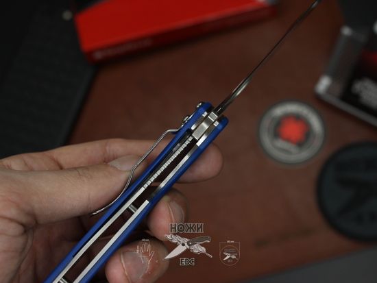 Складной нож Spyderco Resilience Lightweight 142PBL c клинком из стали CPM-S35VN, рукоять FRN