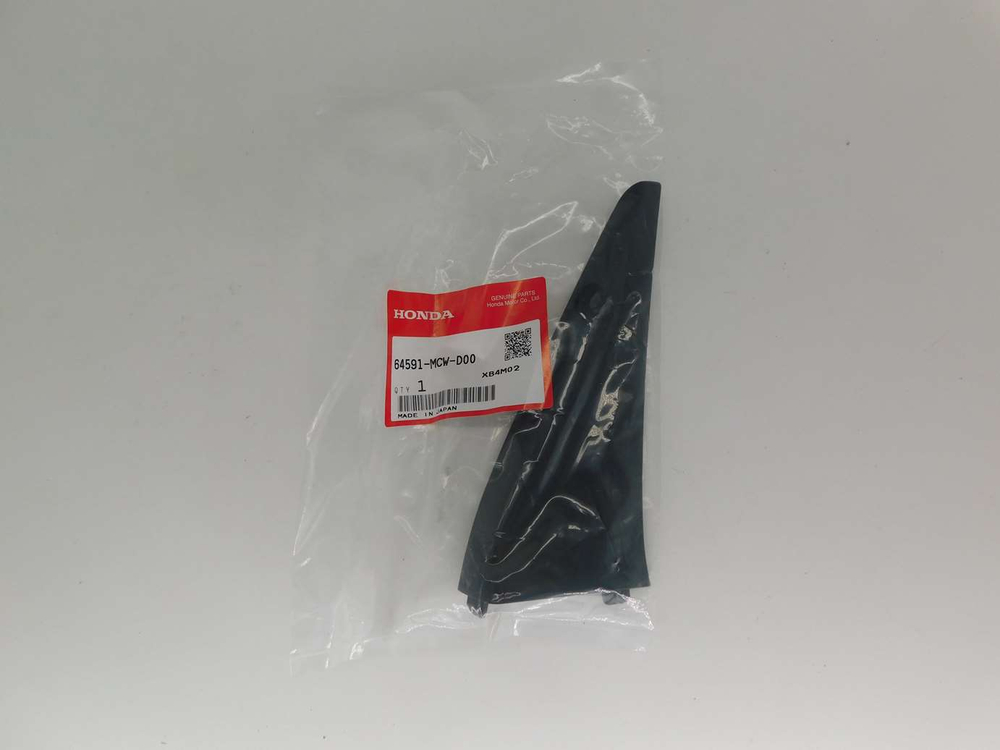 накладка на пластик верхняя правая Honda VFR800 64591-MCW-D00