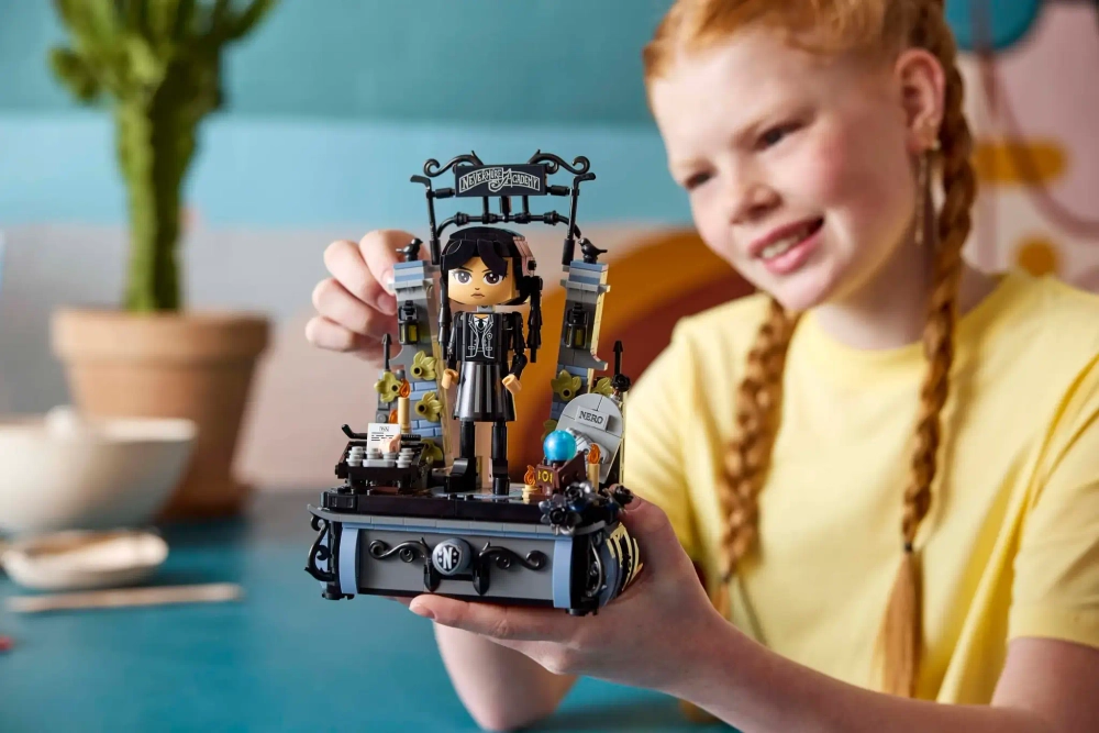 Конструктор LEGO Wednesday 76780 Уэнздей Адамс