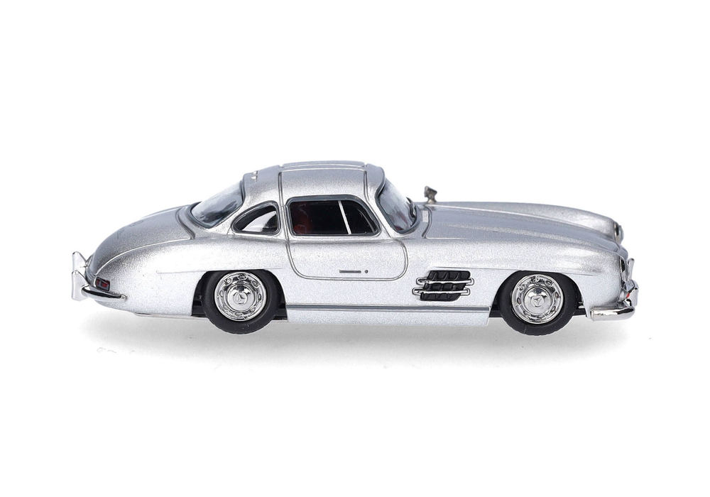 Автомобиль Mercedes-Benz 300 SL Gullwing, серебристый металлик