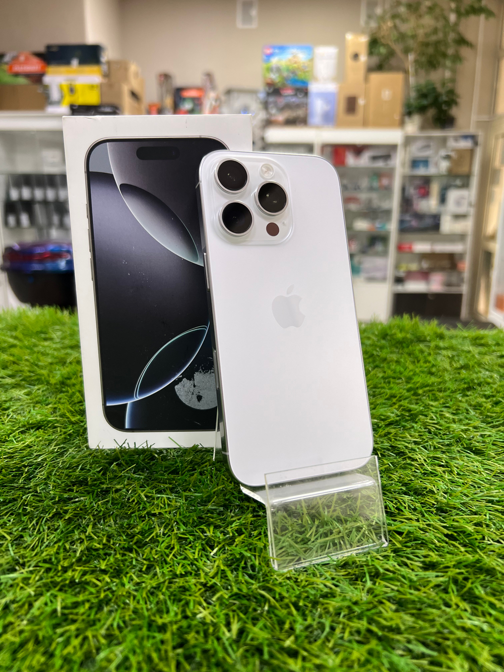 Б/У iPhone 16 Pro 512Gb White Titanium