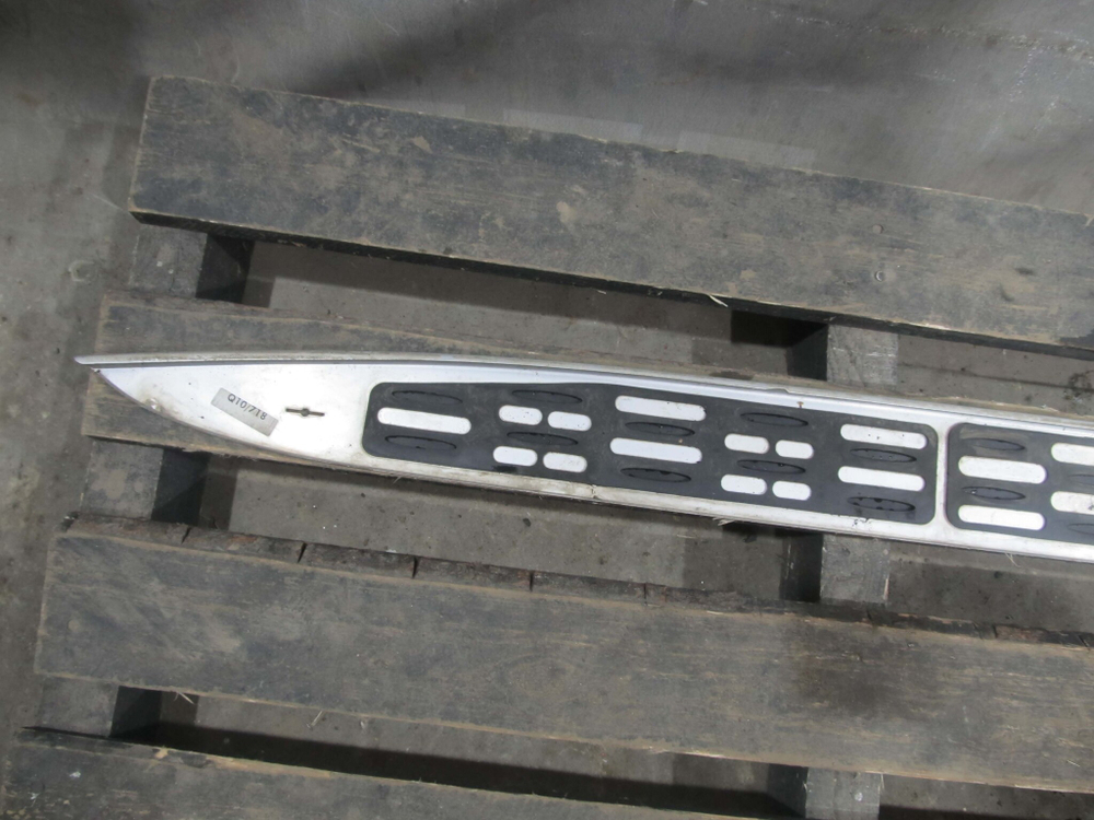 Накладка порога левого Mercedes ML GLE (W166)  Б/У Оригинал A1666900375