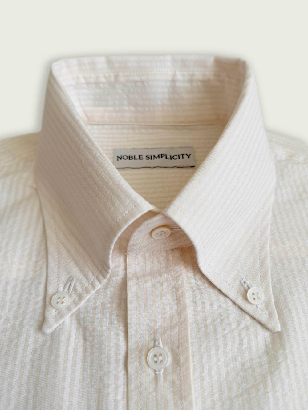 Рубашка button-down (с воротником на пуговицах) из сирсакера в молочную полоску