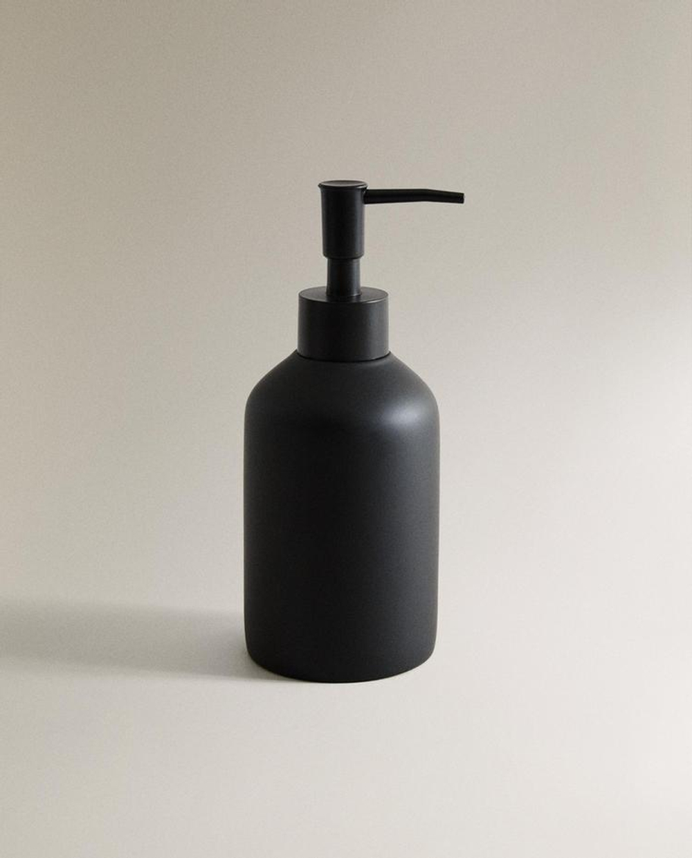 ZARA HOME ДОЗАТОР МЫЛА ИЗ СМОЛЫ, ЧЕРНЫЙ