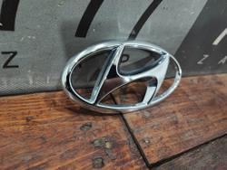 Эмблема на крышку багажника Hyundai Santa Fe 4 (TM) 18-21 Б/У Оригинал 86300S1000