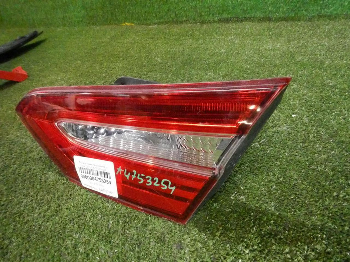 Фонарь правый внут Toyota Camry xv70 17-нв галоген