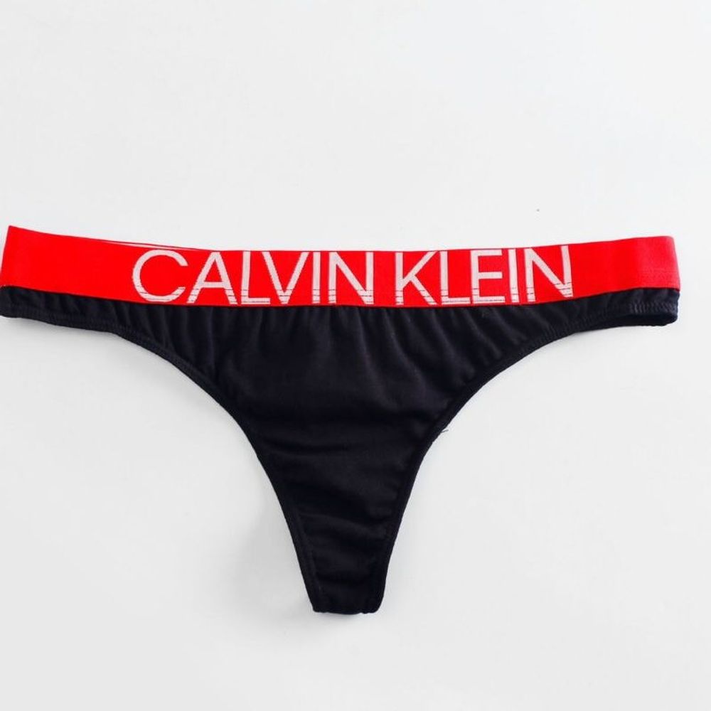 Женские трусы стринги черные Calvin Klein Women Statement 1981 Женские трусы стринги черные Calvin Klein Women Statement 1981