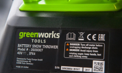 Снегоуборщик аккумуляторный Greenworks GD40STK4, 40V, 51 см, бесщеточный, с 1хАКБ 4 А.ч и быстрым ЗУ