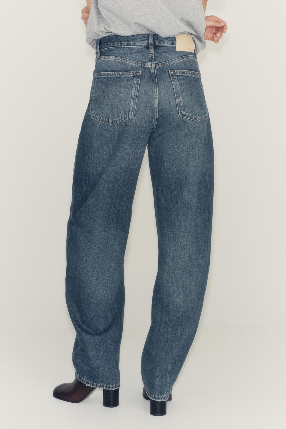 ZARA ДЖИНСЫ CURVED STRAIGHT СО СРЕДНЕЙ ПОСАДКОЙ — ZW COLLECTION, СИНИЙ