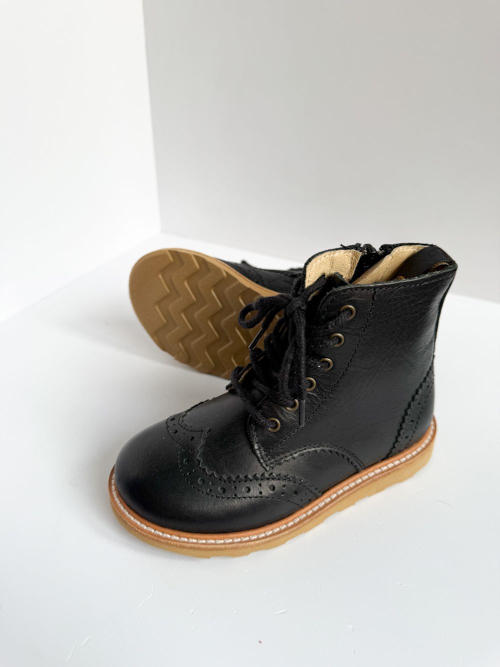 Новые кожаные ботинки Young Soles, 26