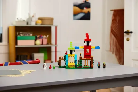 Конструктор LEGO Minecraft 21282 Домики для попугаев