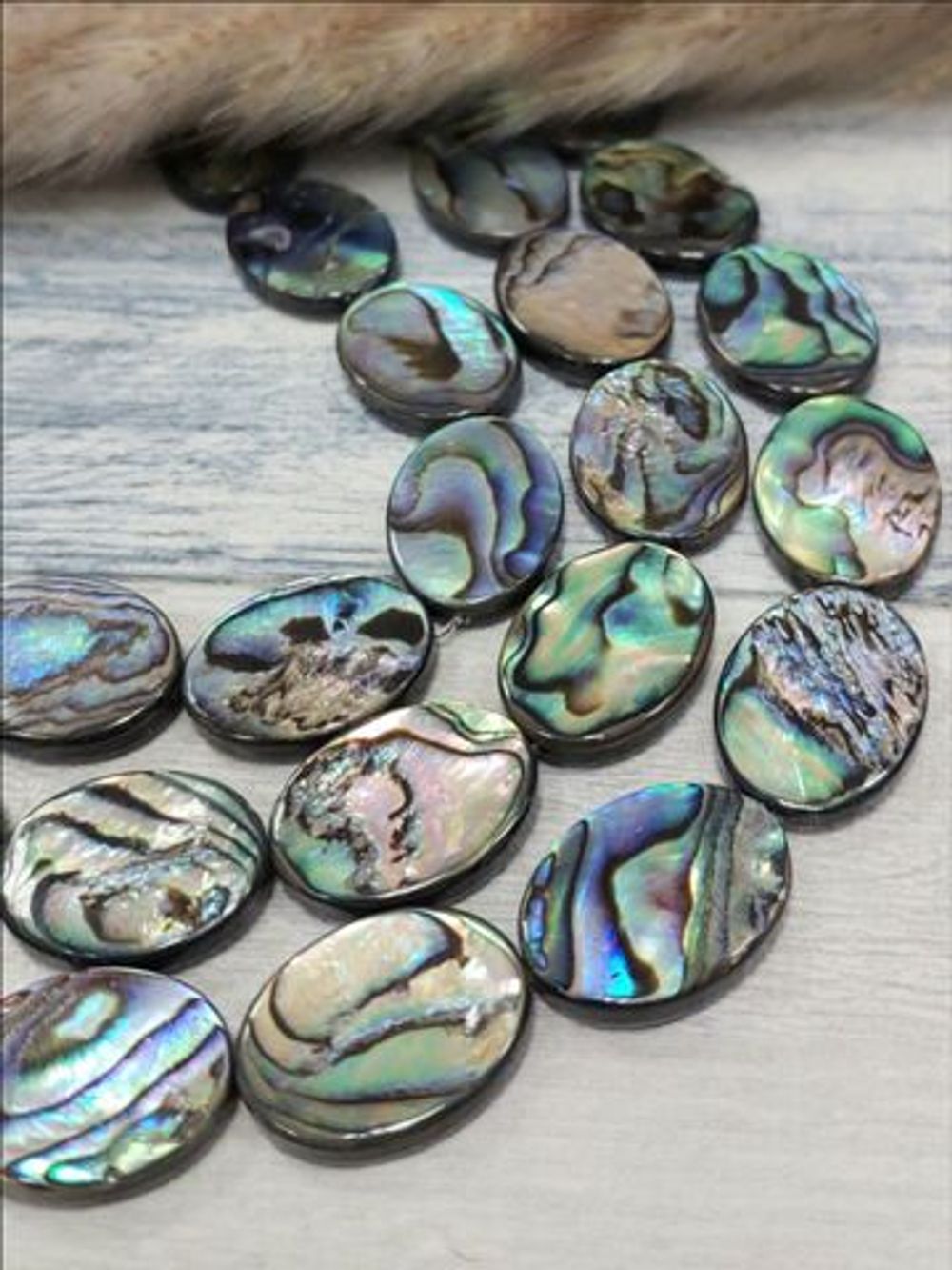 Бусина перламутр Blue Abalone Shell 20 х 15 мм, нить 19 см