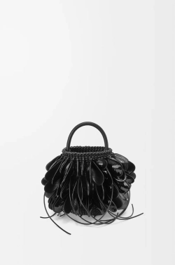 Loewe Сумка-корзинка Shell из плетеной телячьей кожи, черный