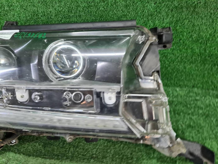 Битая Фара правая Land Cruiser 200 (2015-2021) LED Black