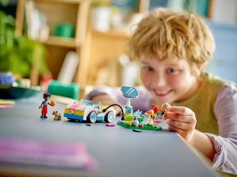 Конструктор LEGO Friends 42609 Электромобиль и зарядное устройство