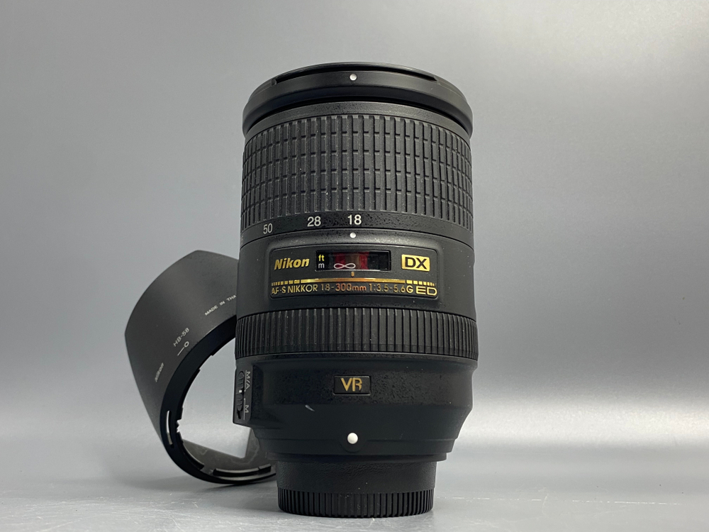 Nikon AF-S DX Nikkor 18-300mm 3.5-5.6G ED VR