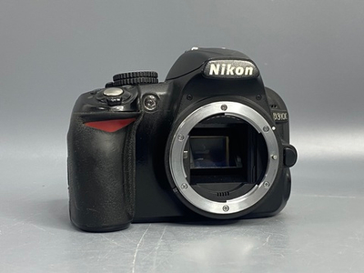 Nikon D3100 отходит отсек SD