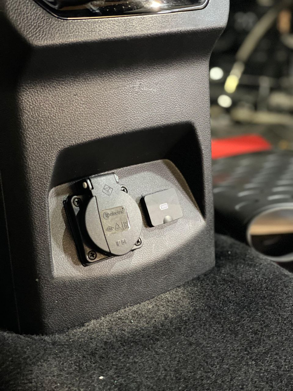 Преобразователь напряжения 220v JAC T9
