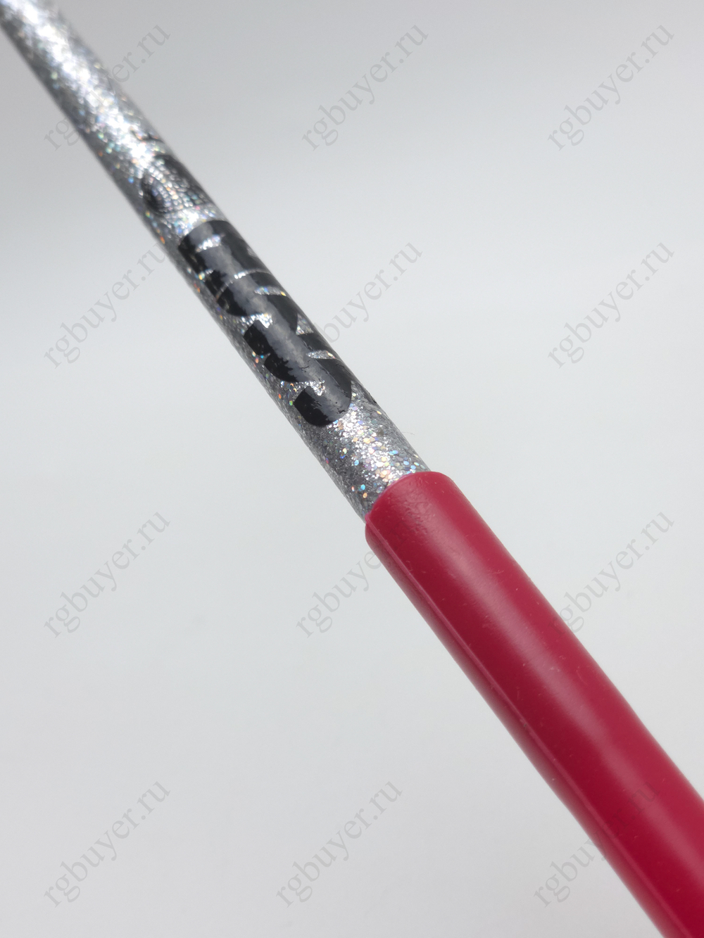 Палочка Sasaki 57 см с блеском серебристая с красной ручкой SIxR (Silver x Red)