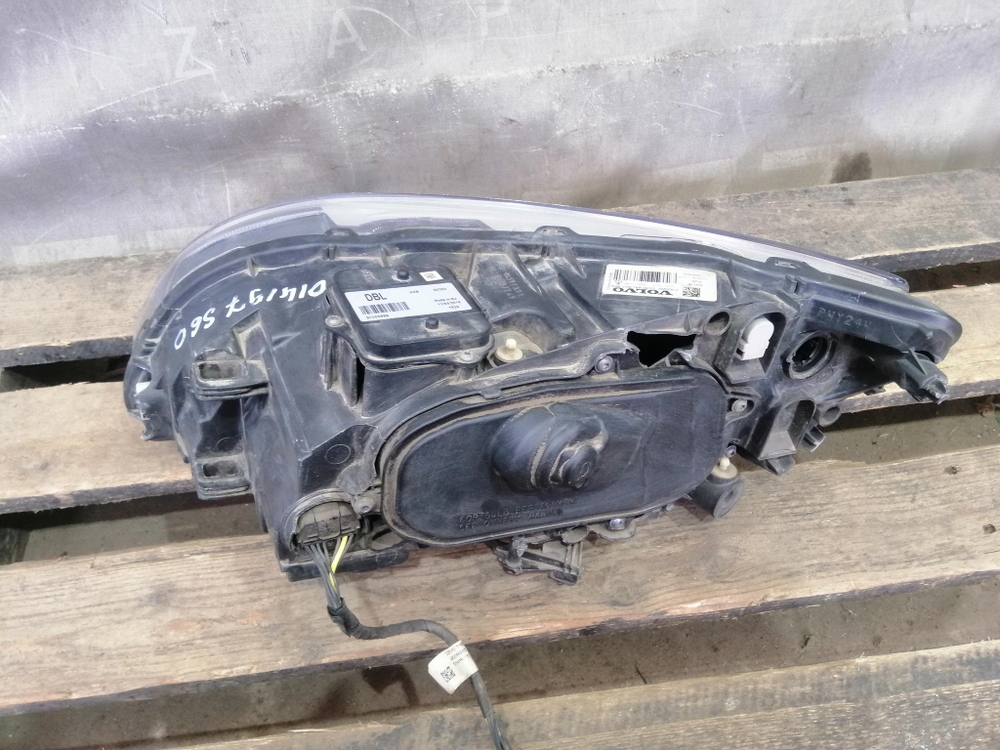 Фара правая ксенон Volvo S60 V60 Cross Country 13-18 Б/У Оригинал 31420262