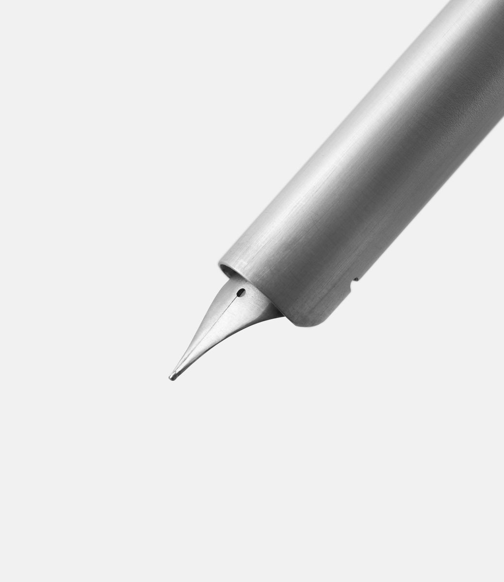 Lucio Rossi Design Ink Machine — перьевая ручка из нержавеющей стали