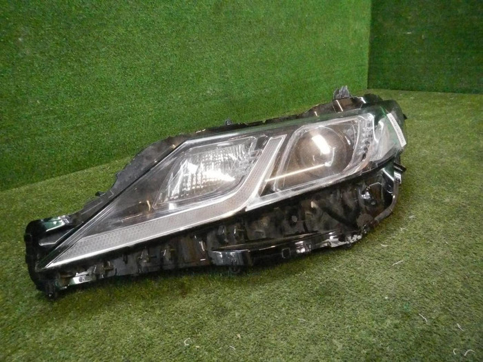 Битая Фара левая Toyota Camry xv70 (2017-н.в.) LED