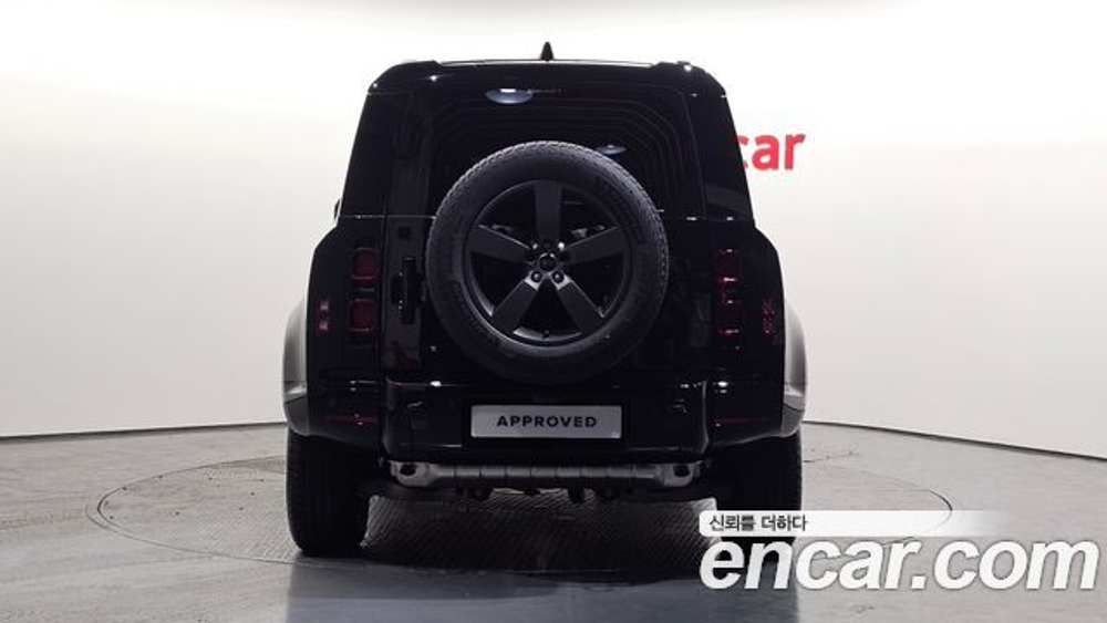 Land Rover Defender 110 P300 X-Dynamic SE — 2025