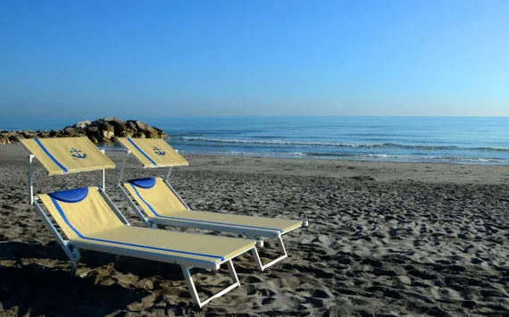 Шезлонг-лежак металлический 501 Relax, серебристый, слоновая кость