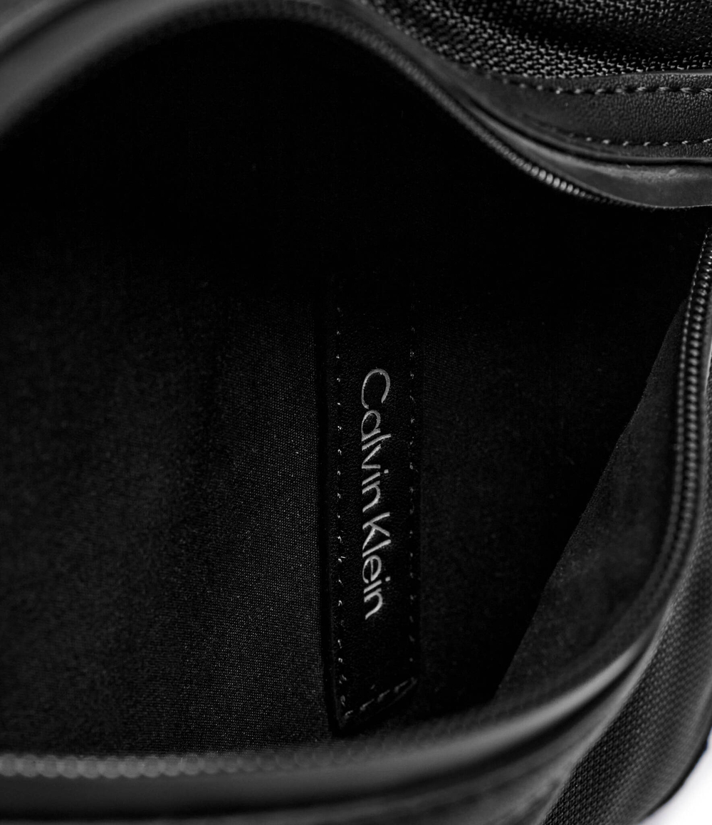 Поясная сумка Calvin Klein - черный(K50K512228)