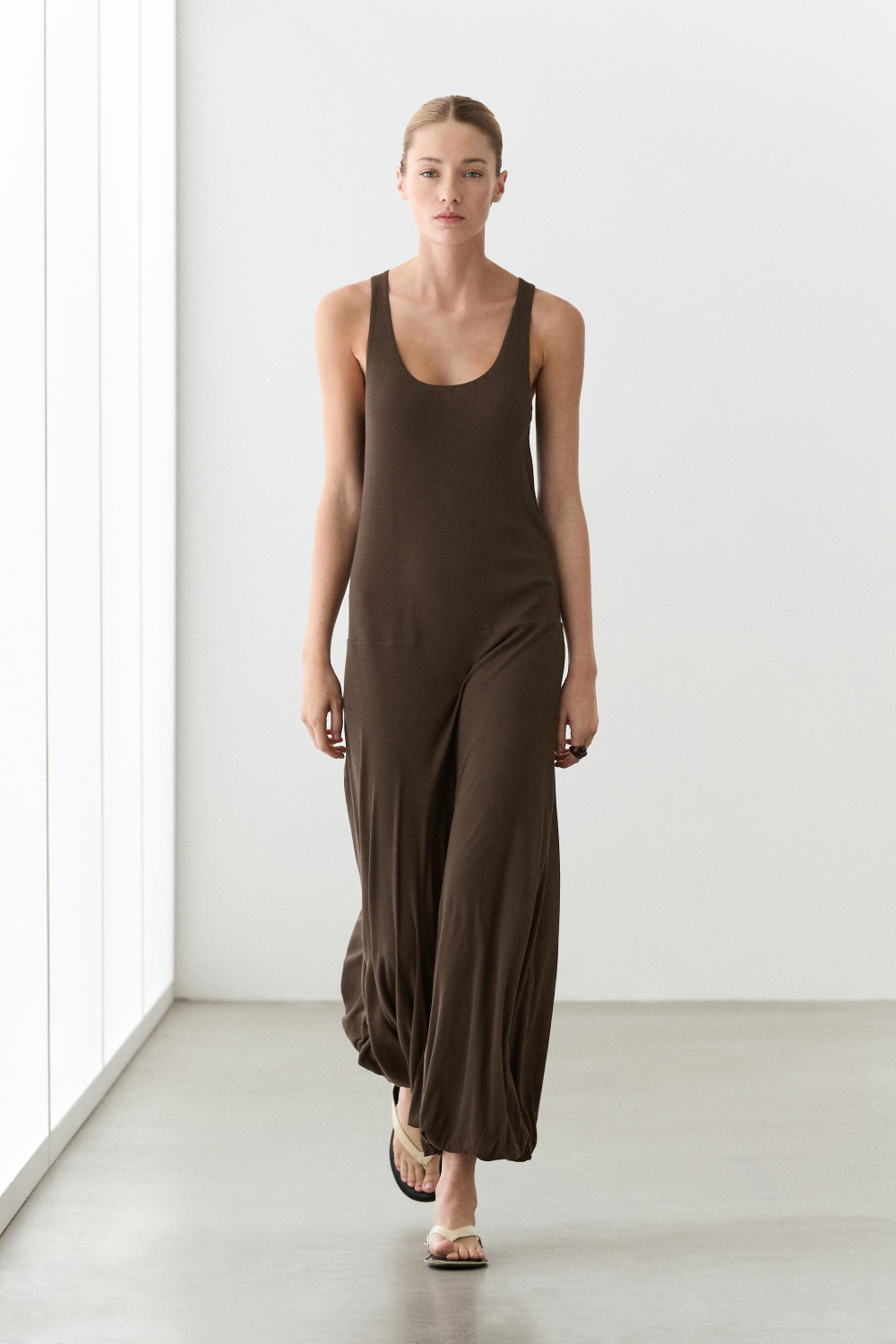 Massimo Dutti Платье миди с объемными деталями, хаки