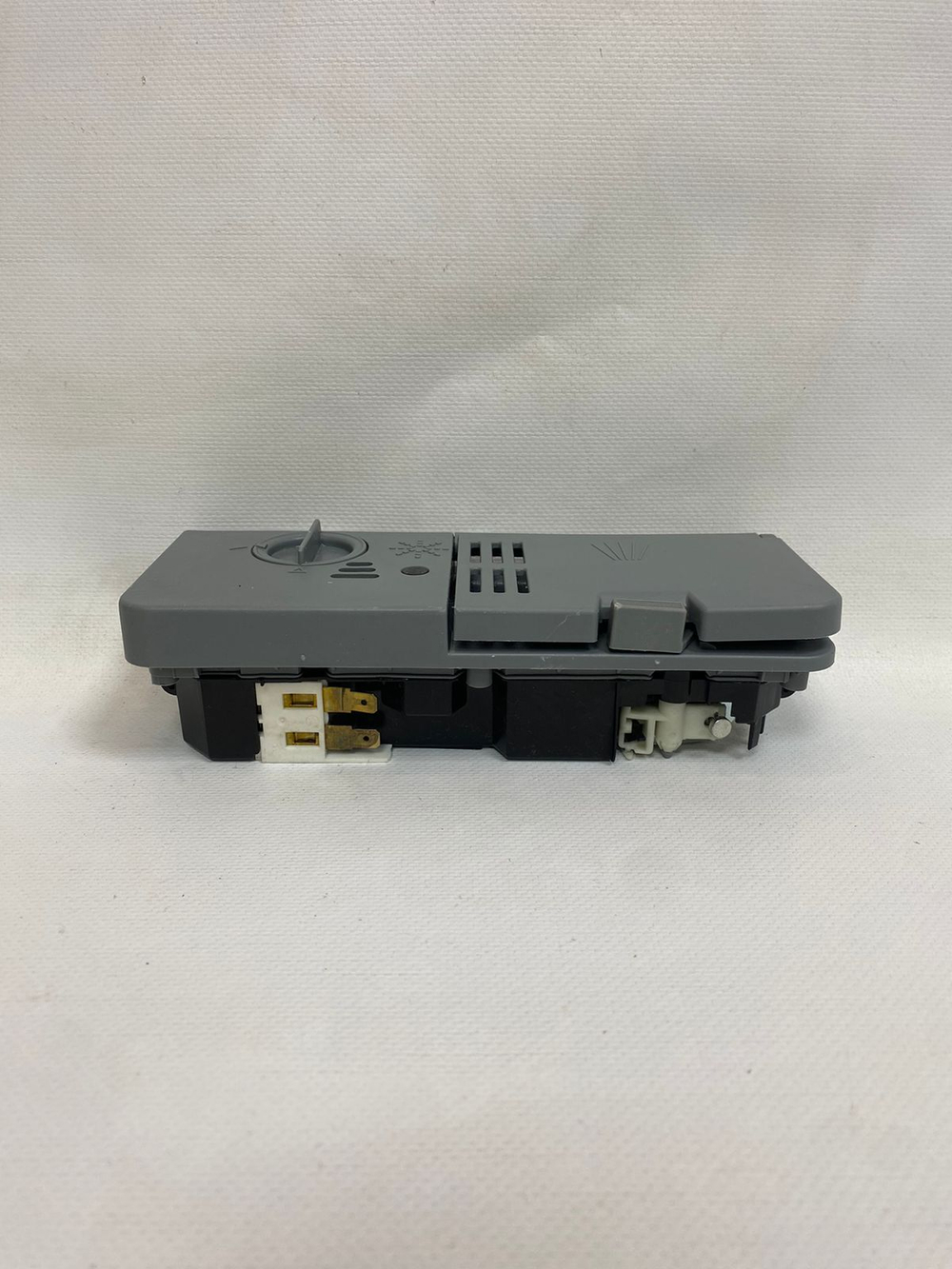 ADP650IX ктпд20 Дозатор моющих средств для посудомоечных машин Whirlpool 480140101068 б/у