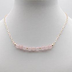 Колье — розовый кварц