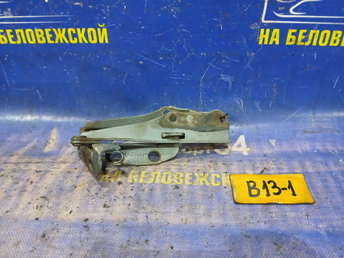 Петля капота правая NISSAN SUNNY 1990