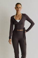 Спортивный топ из модала с запахом — длинные рукава - H&M