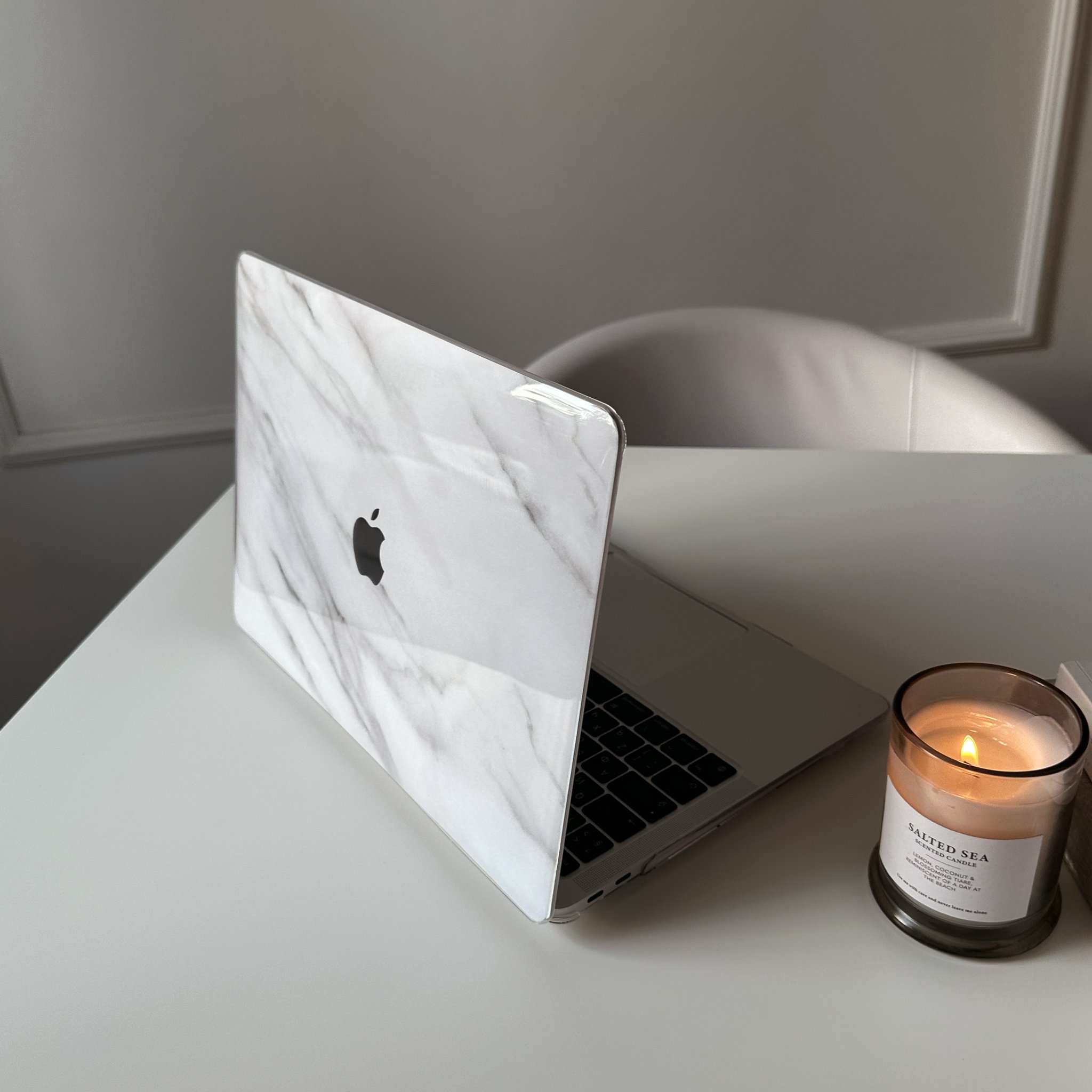 Виниловая наклейка MARBLE MILK для MacBook